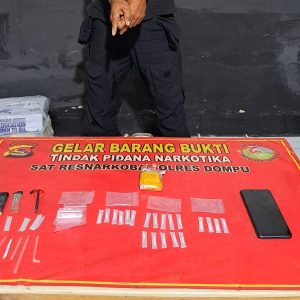 Tim Opsnal Polres Dompu Geledah Rumah Pengedar Sabu Di Kempo, Barang Bukti Sabu 8,18 Gram