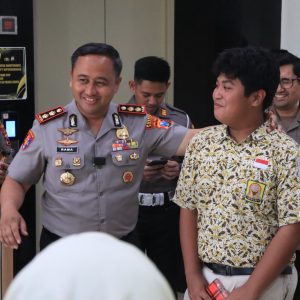 Kapolres Gresik Sambut Hangat Puluhan Pelajar SMPN 22, Ajak Pelajar Jauhi Bullying dan Bijak Gunakan Smartphone