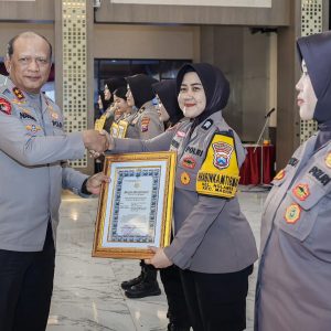 Dedikasi dan Inovasi Berbuah Prestasi, Brigpol Riztania Raih Penghargaan Kapolda Jatim