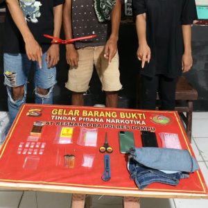 Sigap Tim Opsnal Polres Dompu Bungkam Tiga Pria Pengedar Sabu di Desa Tekasire.