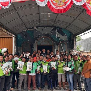 GRIB Jaya Langkat Berbagi Kepedulian, 100 Pengemudi Ojol Terima Sembako