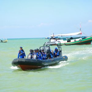 Ditpolairud Polda Jatim Kerahkan 4 Kapal Sisir Perairan Sumenep dan Masalembu Cari Korban KM Virgo Transport 8