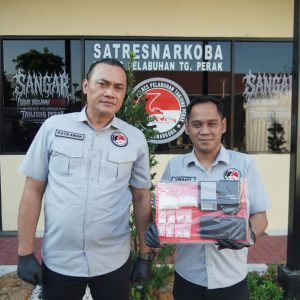 “Operasi Senyap di Kenjeran, Satresnarkoba Polres Pelabuhan Tanjung Perak Sikat Pengedar 65,51 Gram Sabu dan Buru Bandar ADT”