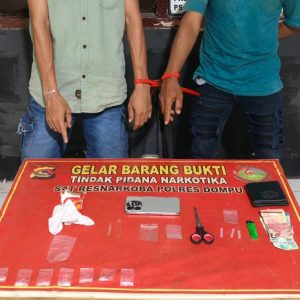 Rumah Pengedar Sabu Di Grebek, Dua Orang Pelaku dan BB Sabu 2,42 Gram Di Sita Tim Opsnal Polres Dompu.