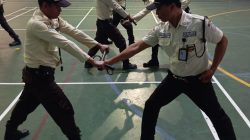 Perkuat Ketangkasan dan Kedisiplinan, Satpam Haleyora Powerindo–PLN UIP JBTB Jalani PBB dan Penyegaran Jasmani