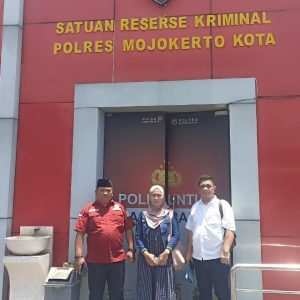 Tangis Ibu di Mojokerto Pecah, Anak Mahasiswa UNESA Tewas Tersangkut Kabel WiFi di Jalan Empunala