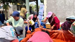 Tanggap Dampak El Nino, PLN UIP JBTB Bersama YBM dan Srikandi PLN Salurkan Bantuan Air Bersih Bagi Warga Kedung kumpul Lamongan