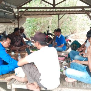 Satpolairud Polres Gresik Sambangi Nelayan Ujungpangkah, Ingatkan Pentingnya Keselamatan Saat Melaut