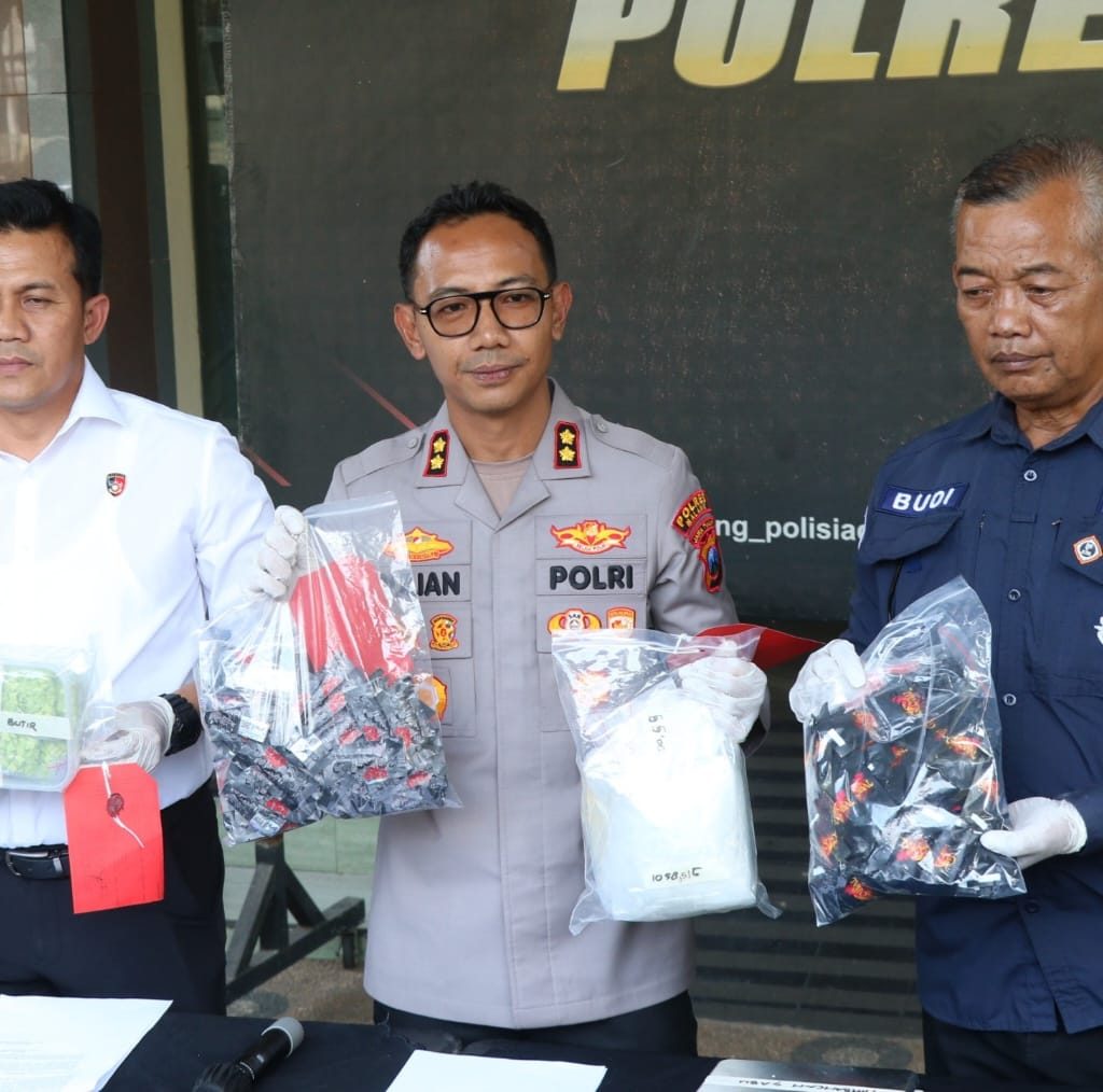 Polres Malang Gagalkan Peredaran 1,1 Kg Sabu dan Ribuan Ekstasi Asal Jakarta