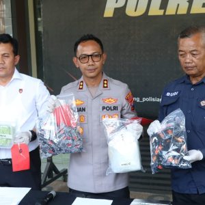 Polres Malang Gagalkan Peredaran 1,1 Kg Sabu dan Ribuan Ekstasi Asal Jakarta