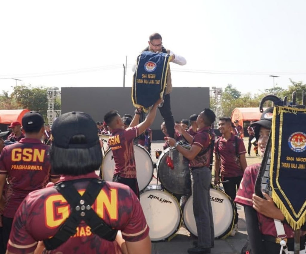 Jelang Apel Hari Pramuka ke-65, Kadindik Jatim Tinjau Gladi Bersih Drumband Gita Swara Nala SMAN Taruna Nala