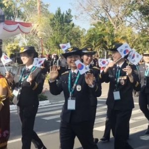 Parade 450 Polwan dari 43 Negara Guncang Bajra Sandhi Renon, Warga Bali Antusias