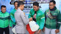 HUT ke-71 Lalu Lintas Bhayangkara, Satlantas Polres Ngawi Bagikan SIM Gratis dan Sembako untuk Ojol