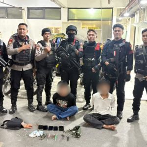 Brimob Polda Metro Jaya Amankan Dua Orang Terduga Begal di Jakarta Timur