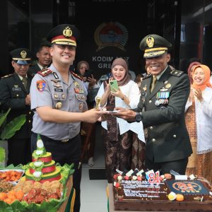 Polres Gresik Beri Kejutan HUT TNI ke-81, Sinergitas TNI-Polri Semakin Solid