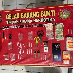 Informasi Valid Dari Nasyarakat Polisi Berhasil Ungkap Jaringan Narkotika Dari Dompu Selatan, Dua Pelaku dan BB Sabu 10,05 Gram di Sita.