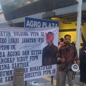 Massa APEMPEMUS Demo di Agro Plaza, Teriakkan Jatmiko Krisna Santosa Tak Bermoral