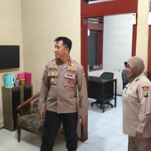 Wakapolres Gresik Cek Pelayanan di Polsek Kebomas, Pastikan Masyarakat Terlayani dengan Baik