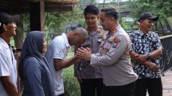 Polisi Bersama Masyarakat, Kapolres Gresik Bantu Wahyu Kembali ke Keluarga di Menganti