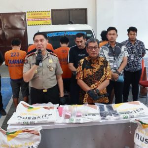 Polda Jatim Ungkap Dugaan Penipuan dan Penggelapan 185 Ton Gula, 11 Tersangka Diamankan