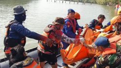 Satpolairud Polres Gresik Bersama Tim Gabungan Evakuasi Korban Tenggelam di Kalimireng