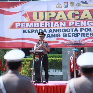 Selamatkan Korban Pengeroyokan hingga Raih Prestasi, 3 Polisi Gresik Terima Penghargaan