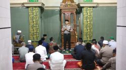 Subuh Keliling: Kapolres Tanjung Perak Ajak Warga Jaga Keamanan Lingkungan.