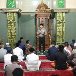Subuh Keliling: Kapolres Tanjung Perak Ajak Warga Jaga Keamanan Lingkungan.