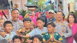 Luthfie Daily Berbagi, Kapolrestabes Surabaya Bersama Purnomo Polisi Baik Berikan Bantuan dan Beasiswa