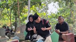 Kapolda Jatim Irjen Pol Dekananto Eko Purwono Ziarah ke Makam Orang Tua dan Keluarga di Bojonegoro
