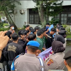 DPM USU Gelar Aksi Unjuk Rasa di Dishub Medan, Tuntut Transparansi Tender LPJU Rp12 Miliar