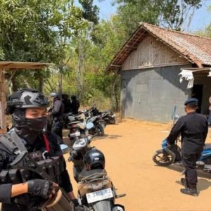 Polisi Gerebek Bilik Diduga Tempat Pesta Sabu di Pamekasan, Pemilik Rumah Diburu