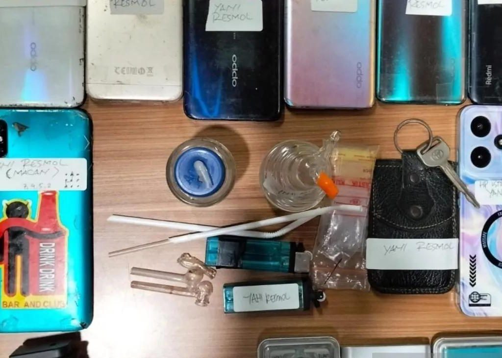 Polisi Ungkap Sarang Narkoba di Bekasi, Sita Senjata Jenis Airsoft Gun
